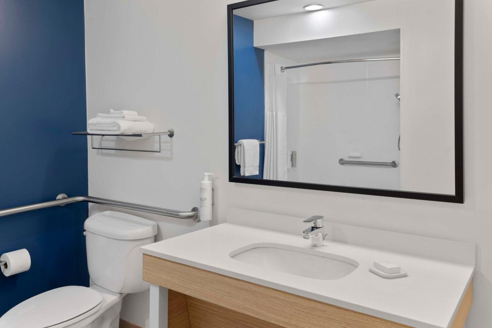 Spark By Hilton Newcomerstown Zewnętrze zdjęcie